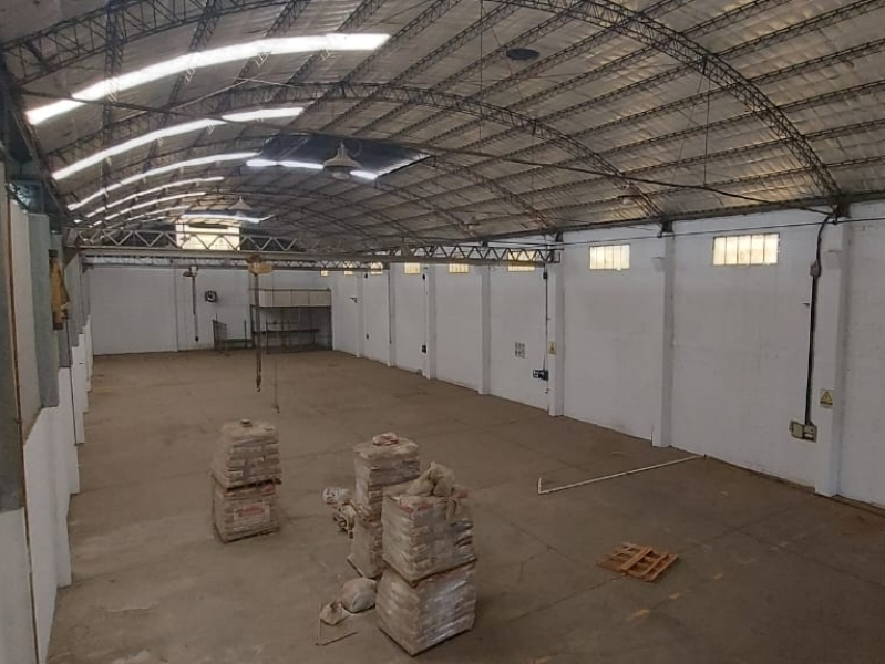 GALPON CON OFICINAS SOBRE RODRIGUEZ PEÑA - 850 M2