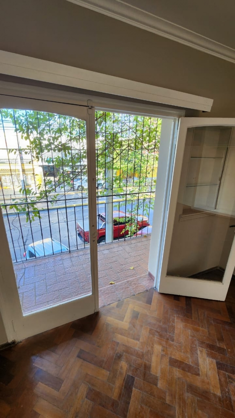 LOCAL CON DEPARTAMENTO EN AV. SAN MARTÍN DE GODOY CRUZ