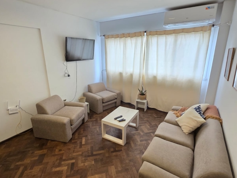 DEPARTAMENTO EN PLENO CENTRO SOBRE AV. SAN MARTIN