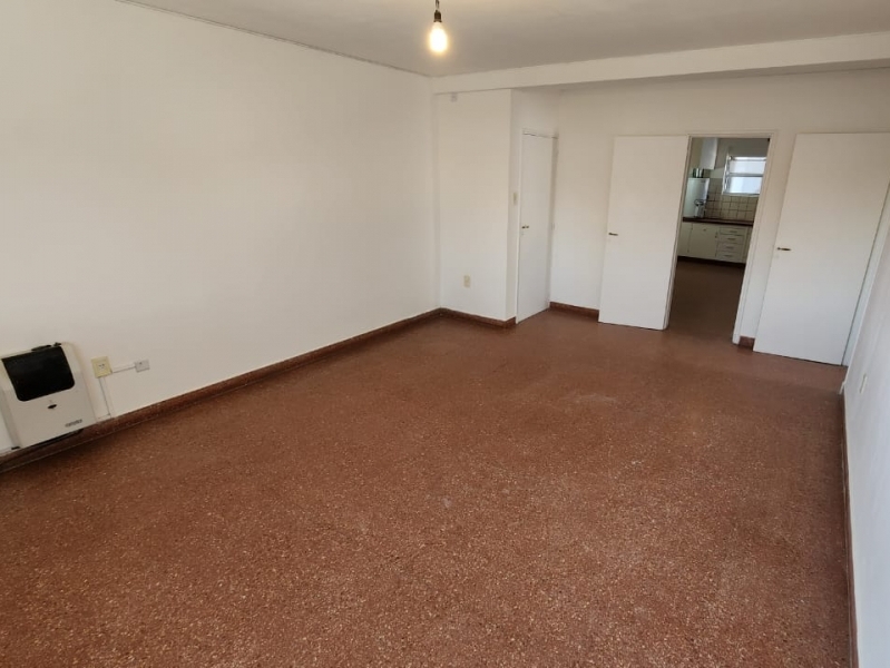 DEPARTAMENTO EN GODOY CRUZ SOBRE AV. SAN MARTIN