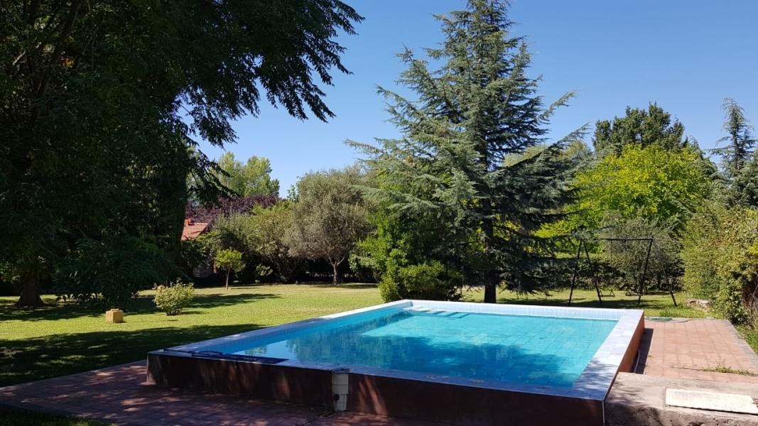 CASA EN VISTALBA, 7 PERSONAS. PISCINA, WIFI