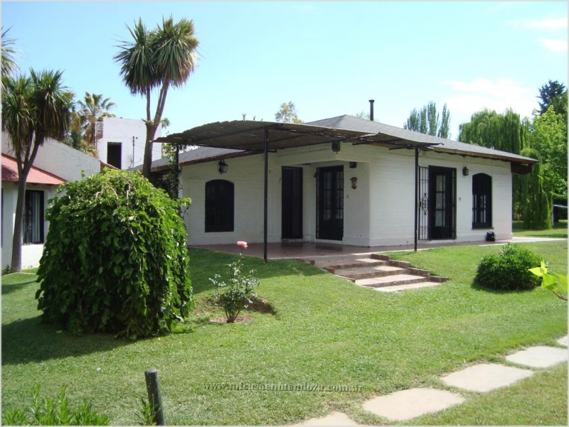 CASA EN VISTALBA, 10 PERSONAS, QUINCHO, PISCINA