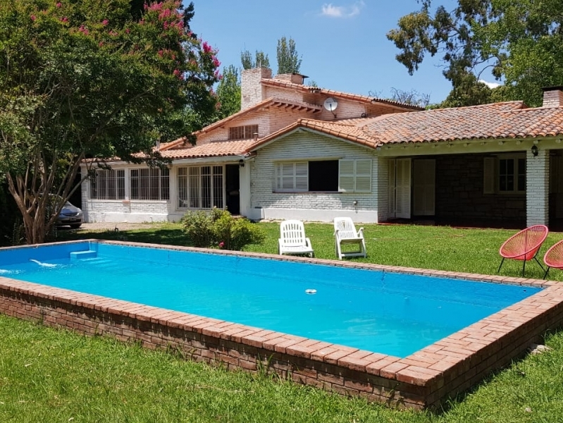 CASONA EN CHACRAS DE CORIA - PISCINA