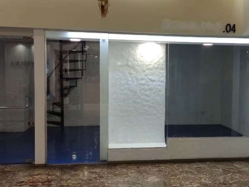 LOCAL COMERCIAL EN GALERIA PIAZZA - 40 M2
