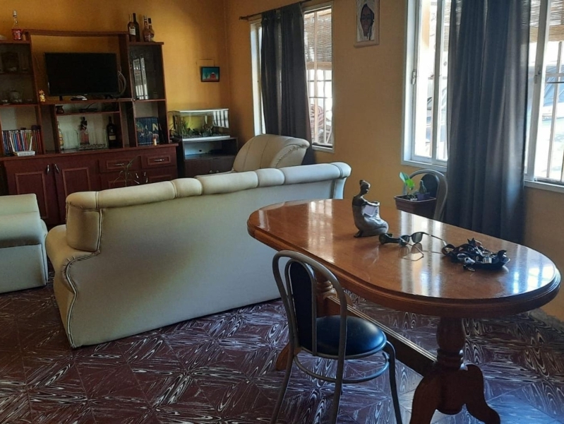 CASA CON DEPARTAMENTO EN PLANTA BAJA - LAS HERAS