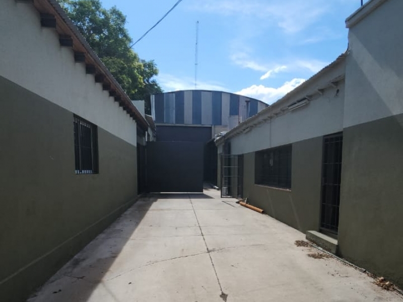 GALPON CON OFICINAS EN 4TA SECCION DE MENDOZA